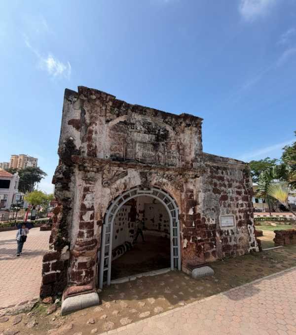 Melaka Porta de Santiago fortress