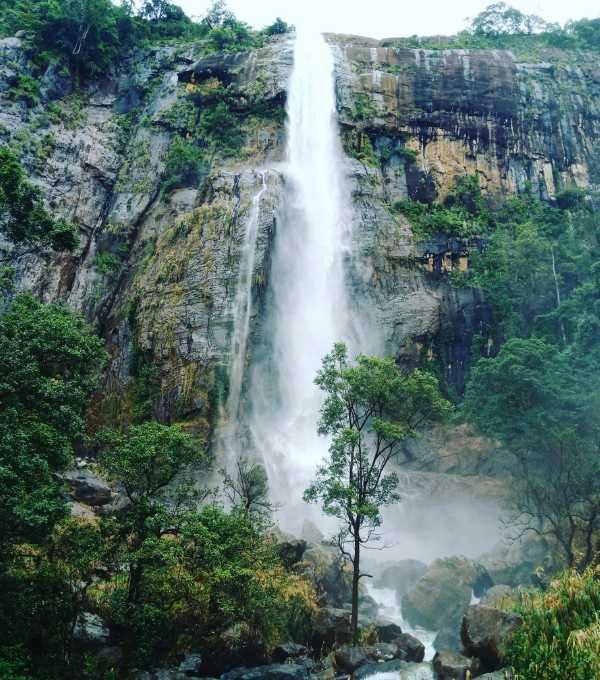Bambarakanda Falls