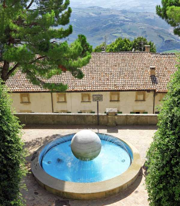 San Marino Fountain At The Giardino Dei Liburni