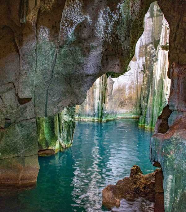 Sawa-I-Lau Caves